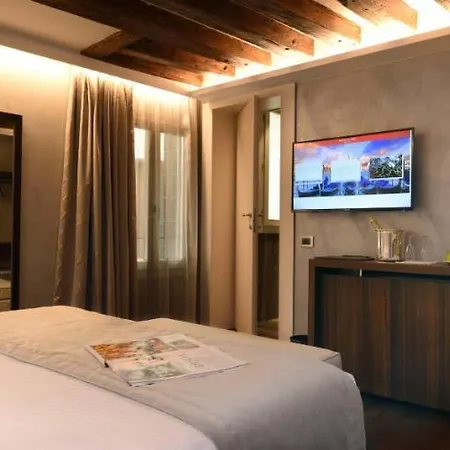 ロサ サルバ ホテル 3*